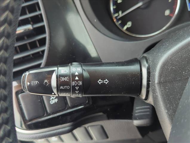 Used 2020 Mitsubishi Outlander SE FWD image 14