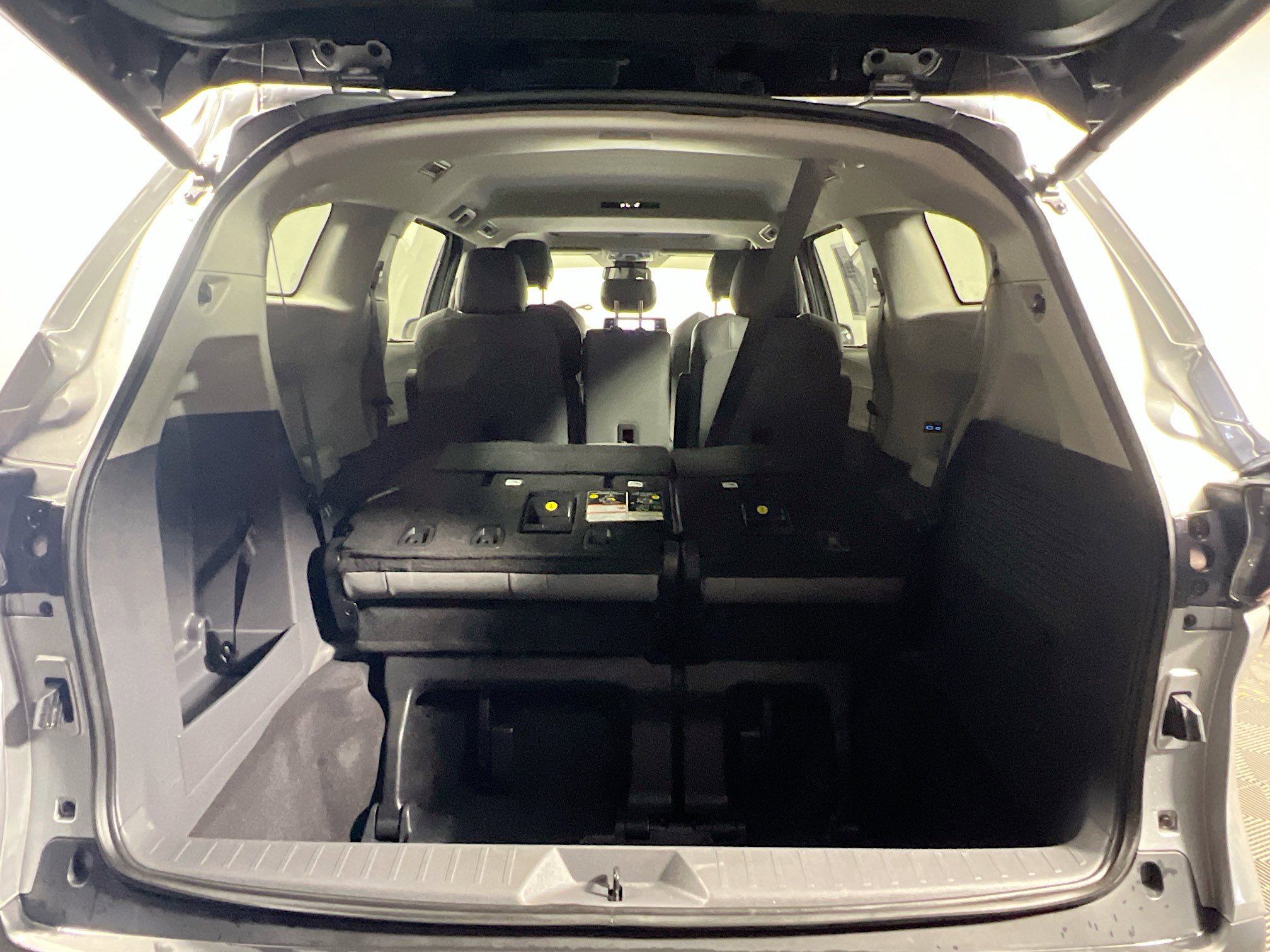 Used 2024 Toyota Sienna XLE FWD image 34