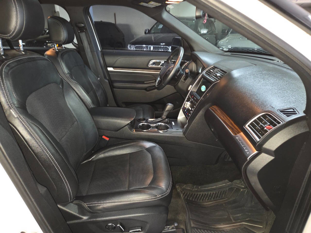 Used 2017 Ford Explorer Limited FWD image 32