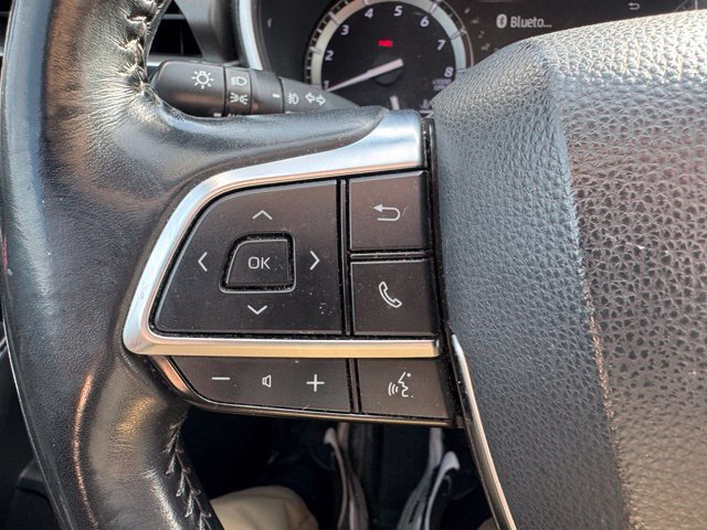 Used 2021 Toyota Highlander XLE AWD/4WD image 16