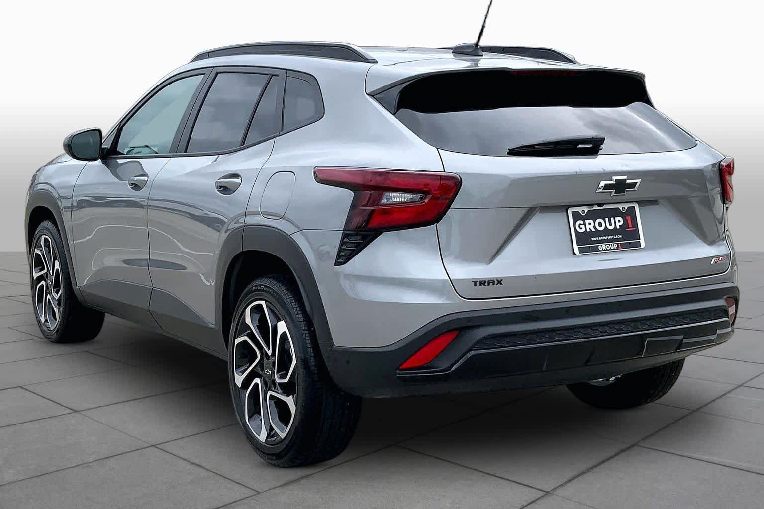 Certified 2025 Chevrolet Trax RS w/ Sunroof Package FWD image 12