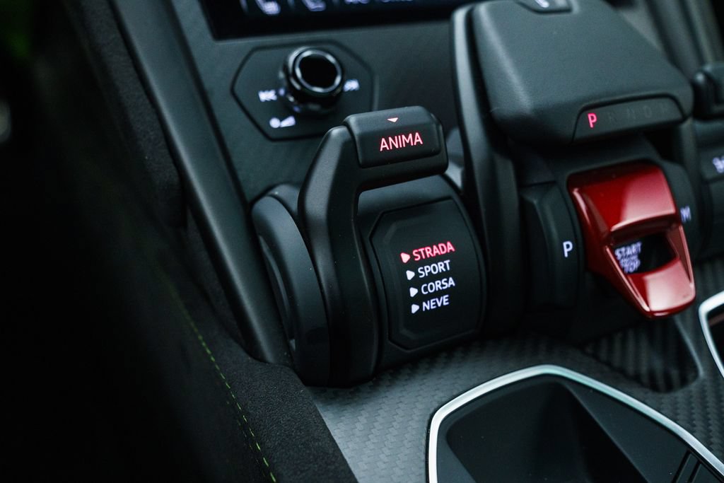 Used 2024 Lamborghini Urus S AWD/4WD image 43
