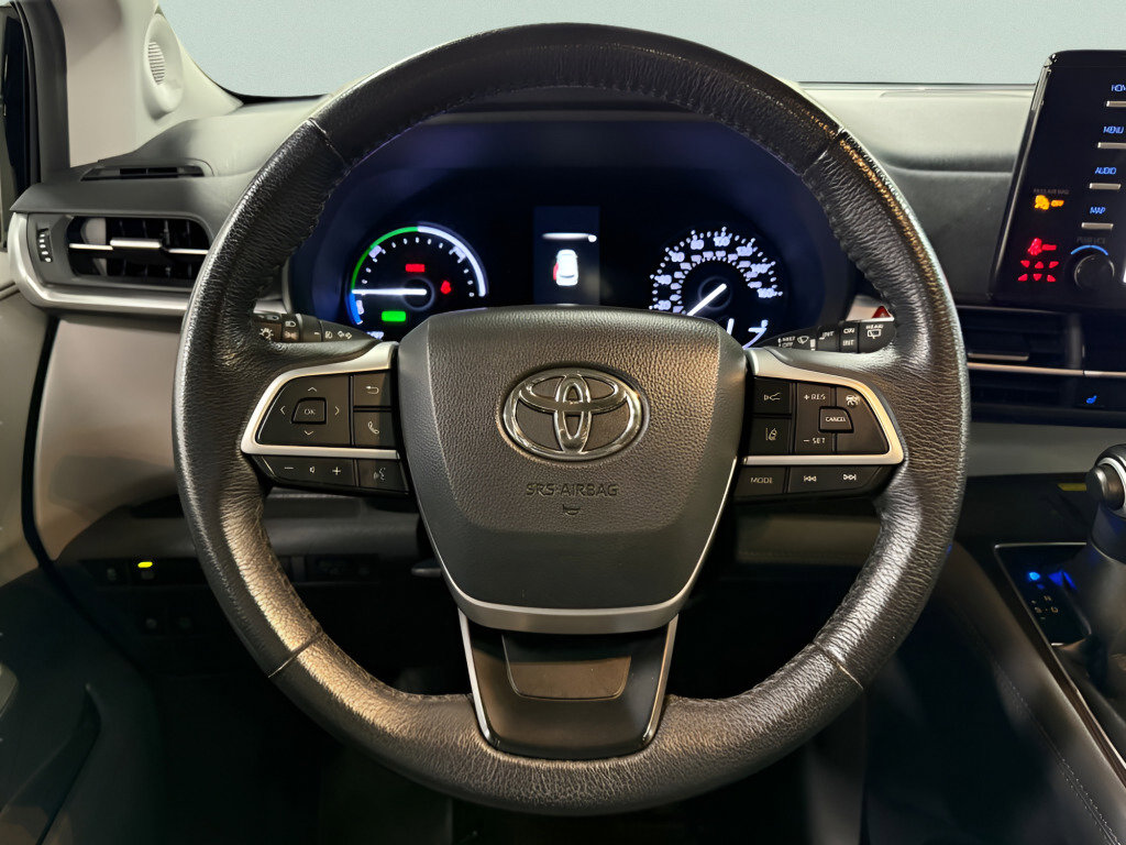 Used 2021 Toyota Sienna XLE image 11