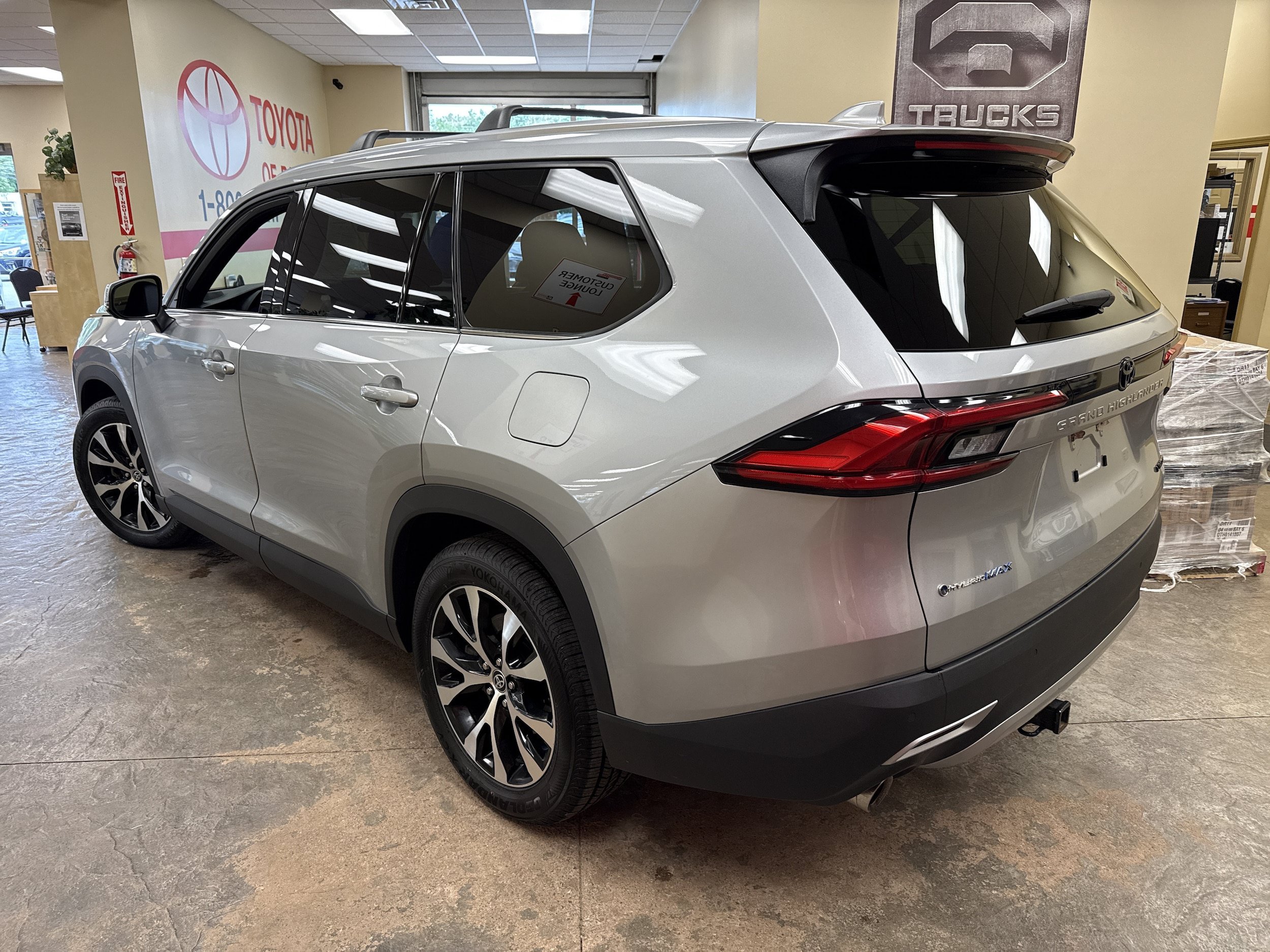 Used 2024 Toyota Grand Highlander AWD Hybrid image 21