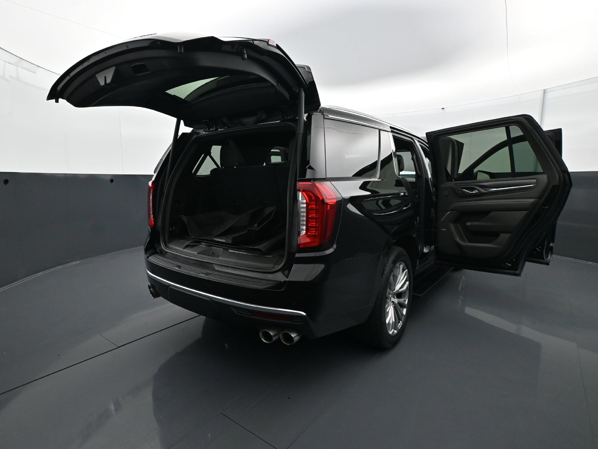 Used 2021 GMC Yukon Denali w/ Denali Ultimate Package AWD/4WD image 33