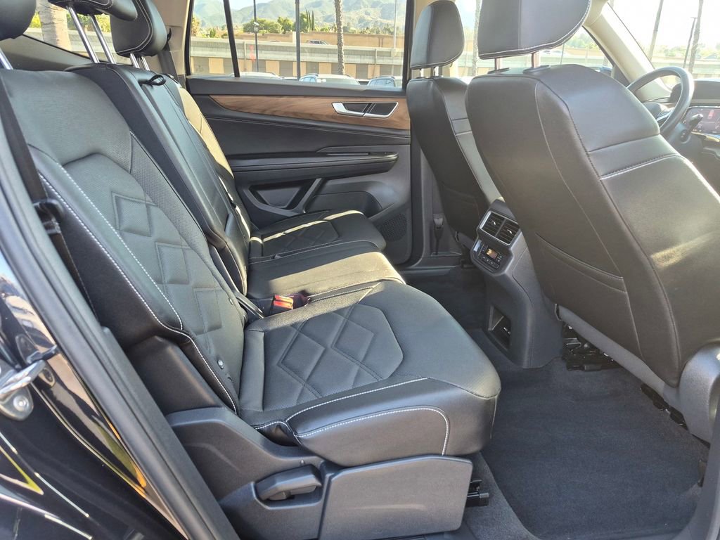 Used 2025 Volkswagen Atlas SE FWD image 29