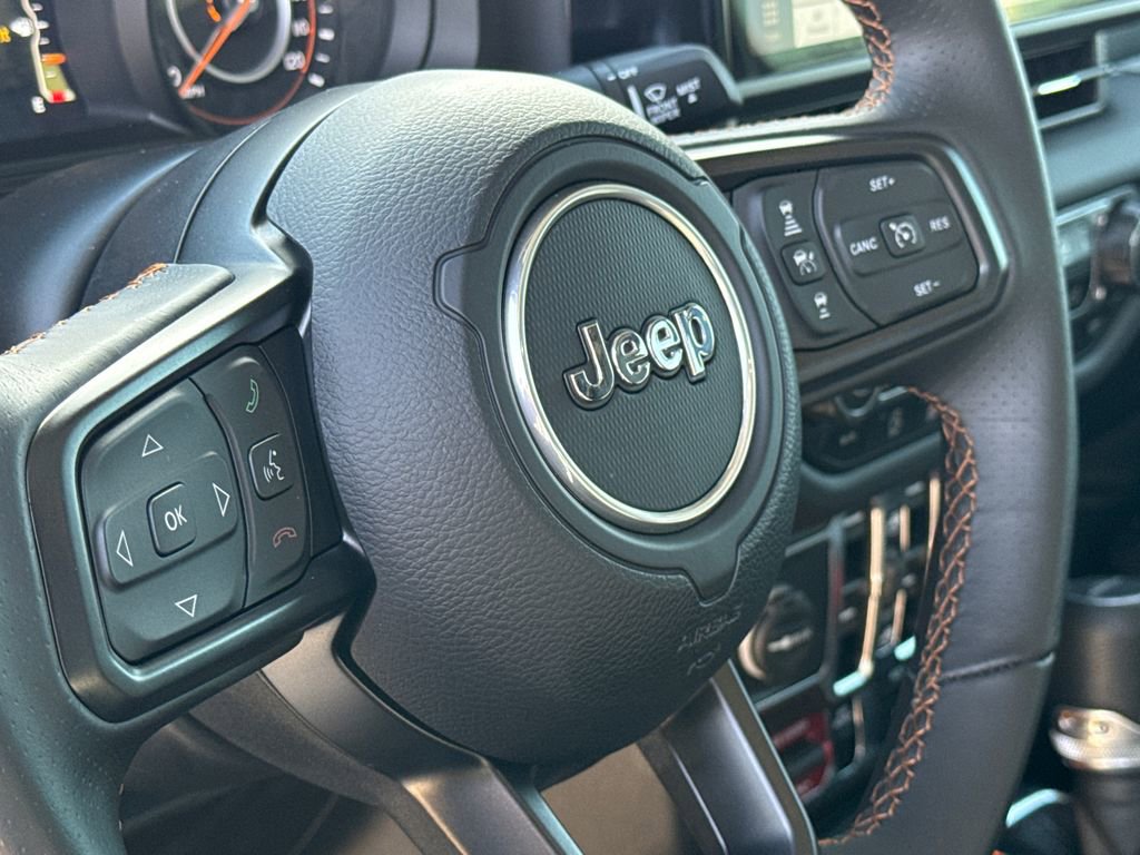 Used 2025 Jeep Gladiator Mojave AWD/4WD image 29