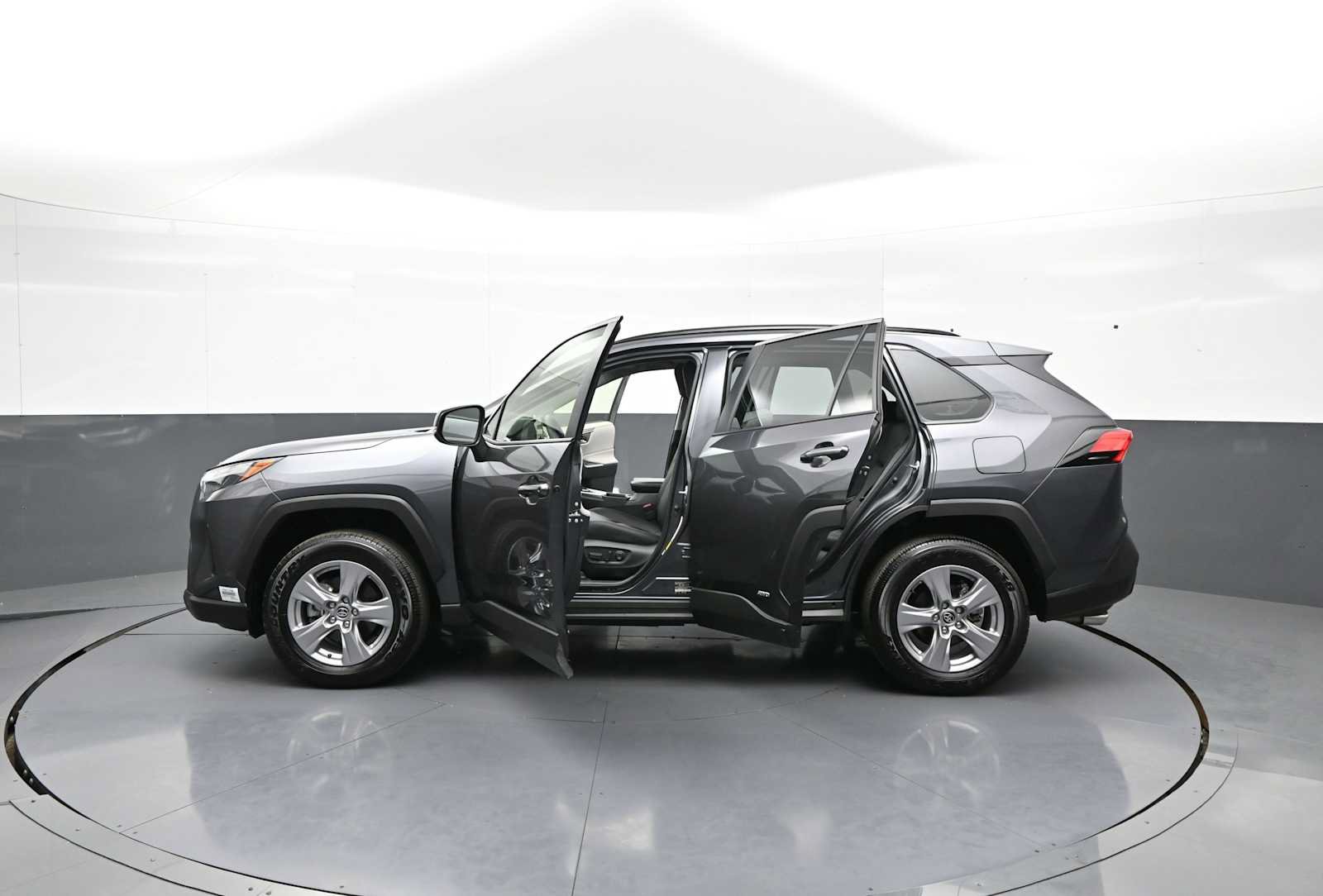 Used 2025 Toyota RAV4 XLE w/ Convenience Package AWD/4WD image 44