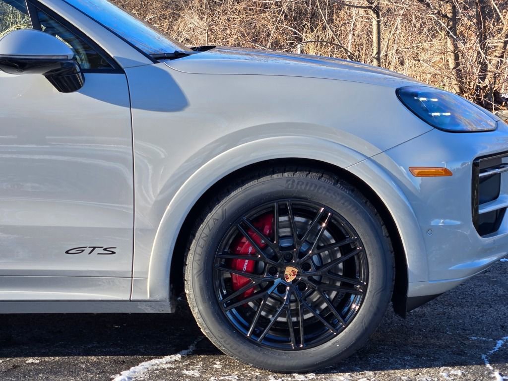 New 2026 Porsche Cayenne GTS image 13