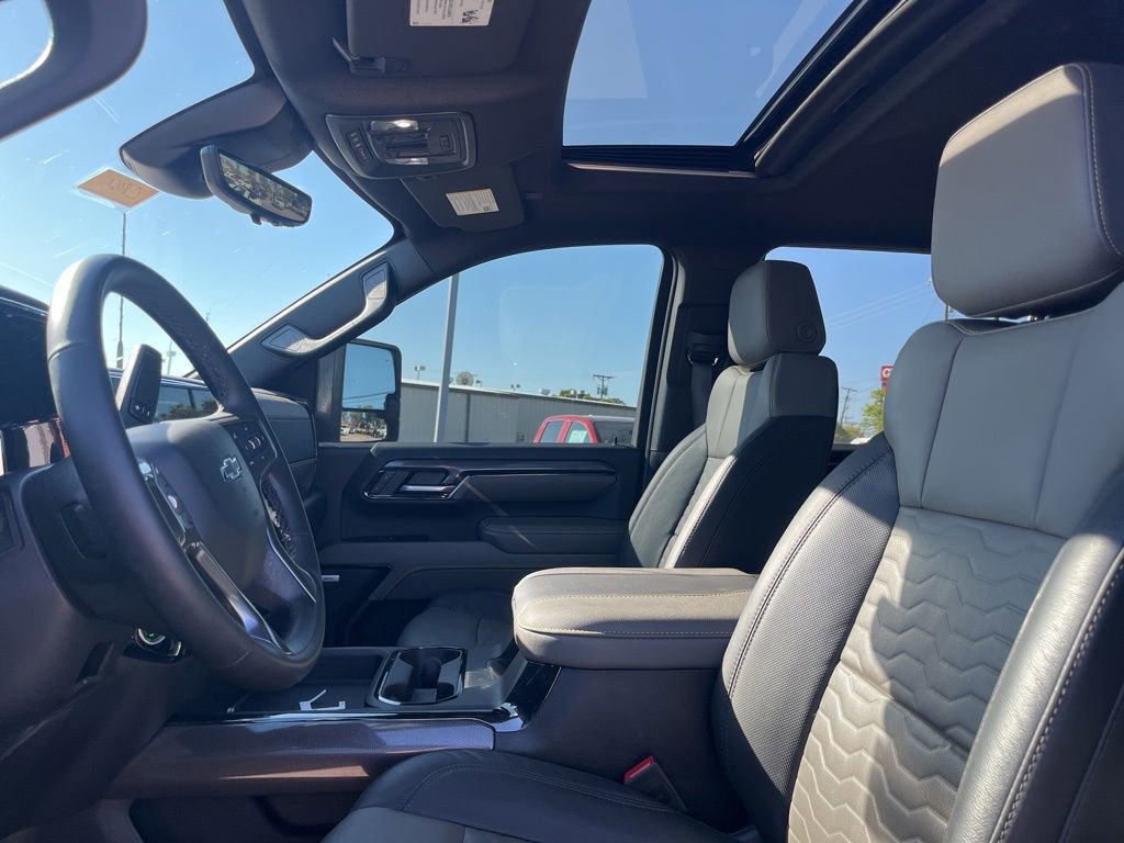 Used 2024 Chevrolet Silverado 2500 ZR2 w/ Technology Package image 10