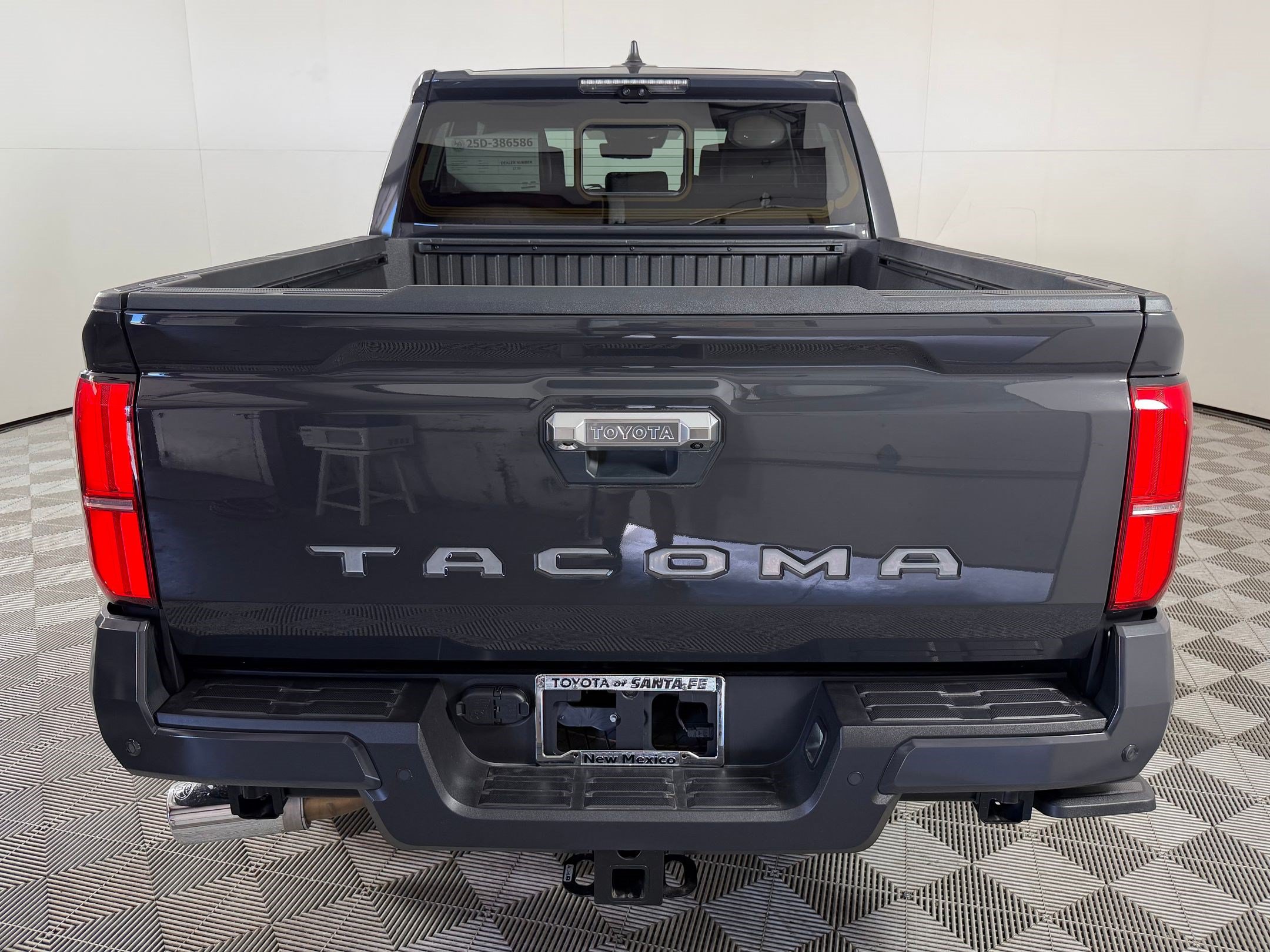 Used 2025 Toyota Tacoma Limited AWD/4WD image 10