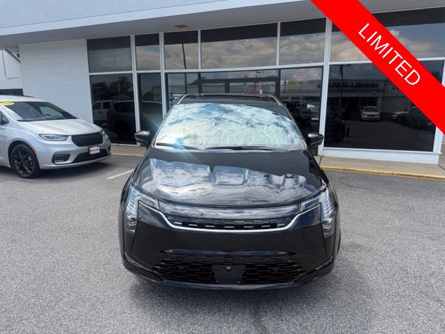 New 2027 Chrysler Pacifica Limited w/ Family Tech Group FWD image 4