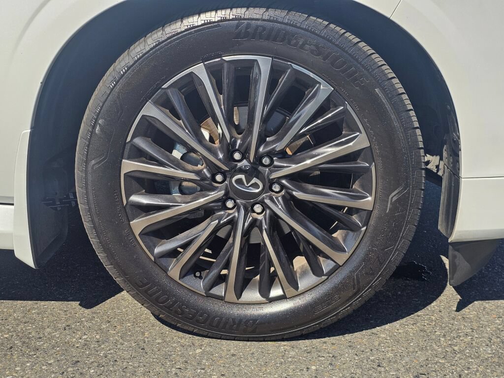Used 2025 INFINITI QX80 Sensory AWD/4WD image 9