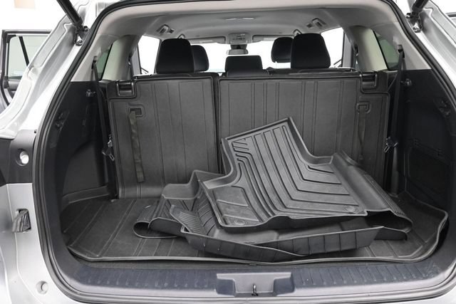 Used 2023 Toyota Highlander LE AWD/4WD image 30