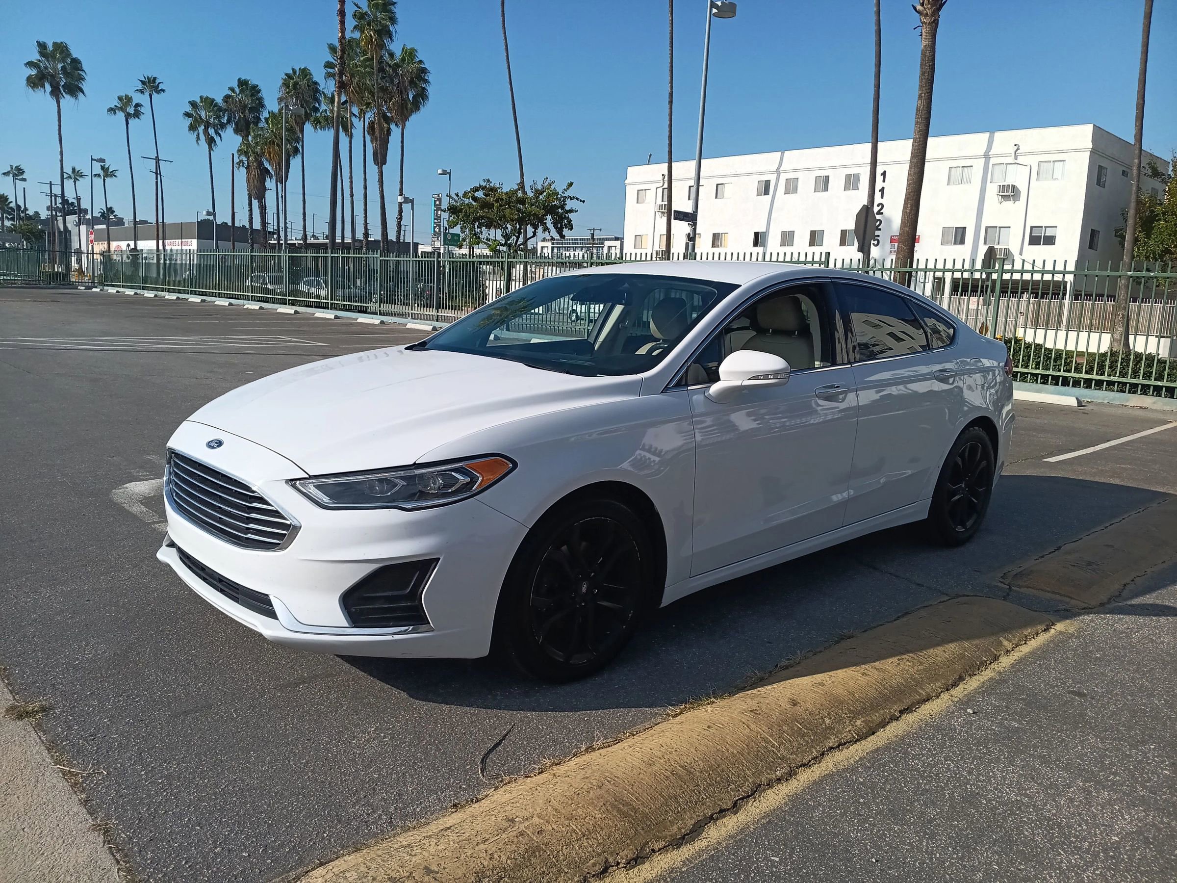 Used 2019 Ford Fusion SEL image 3