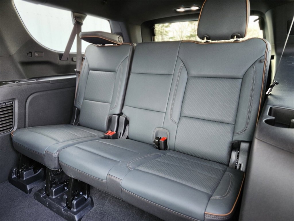 Used 2025 GMC Yukon XL AT4 image 16