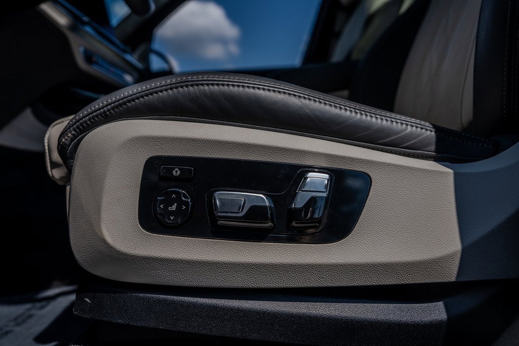 Used 2025 BMW X7 M60i image 18