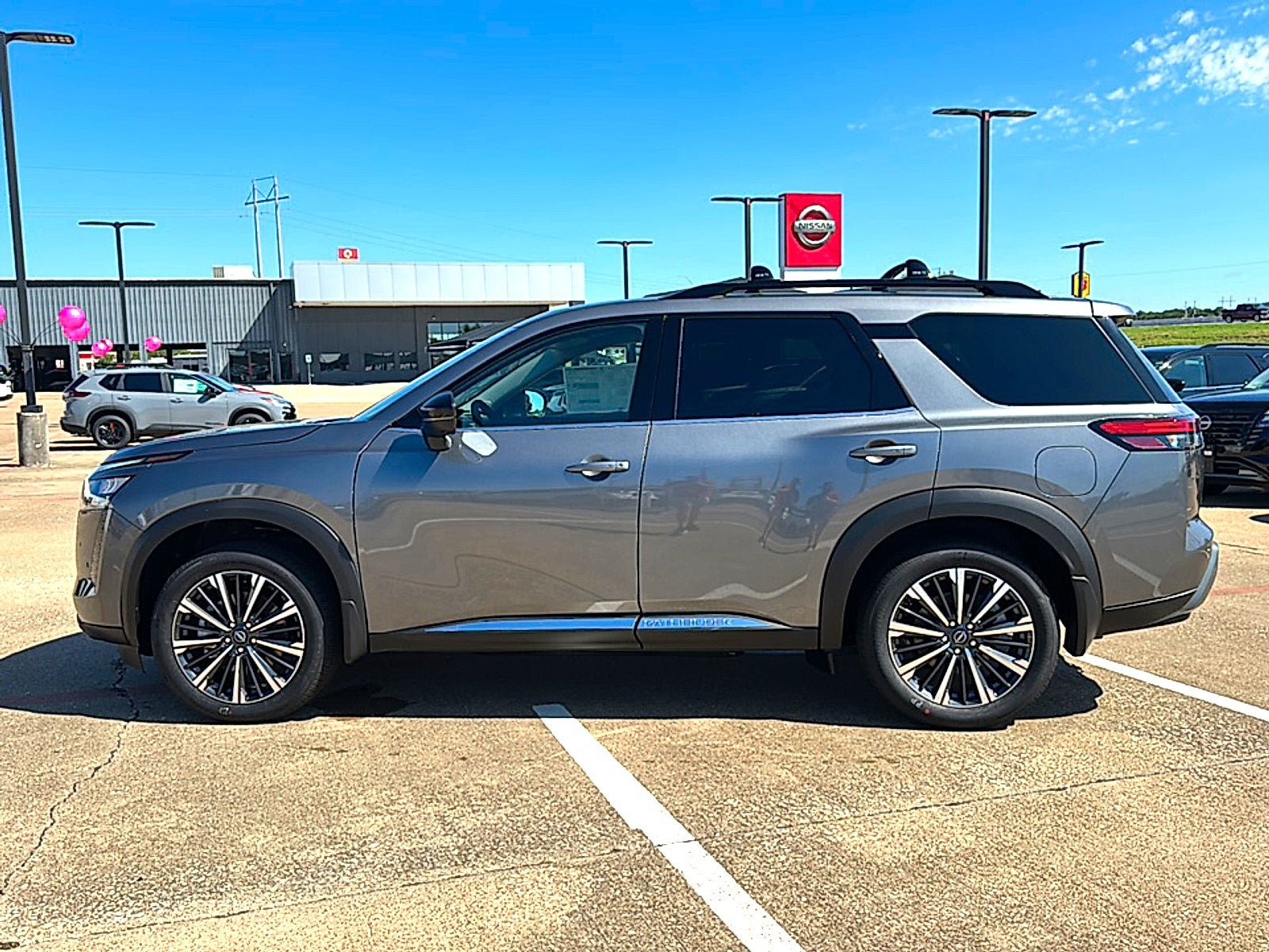 New 2026 Nissan Pathfinder Platinum w/ Accent Package FWD image 5
