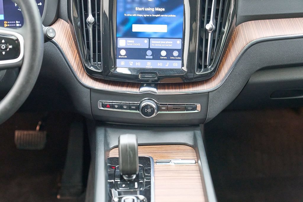 Certified 2024 Volvo XC60 T8 Plus AWD/4WD image 28