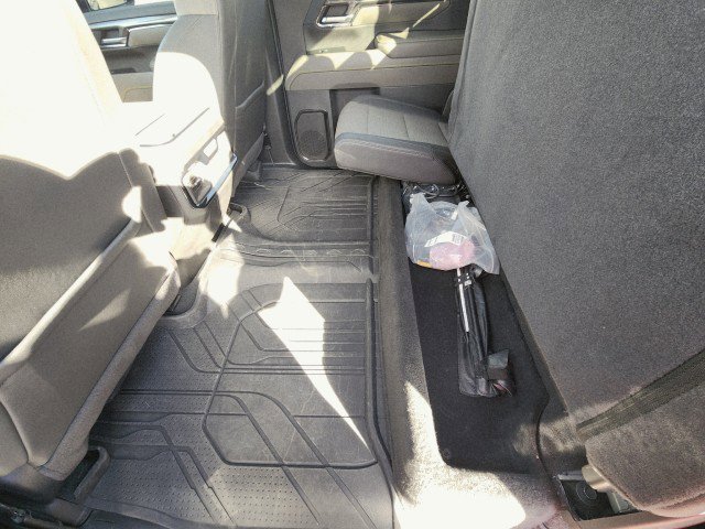 Used 2024 Chevrolet Silverado 2500 ZR2 w/ Technology Package image 32