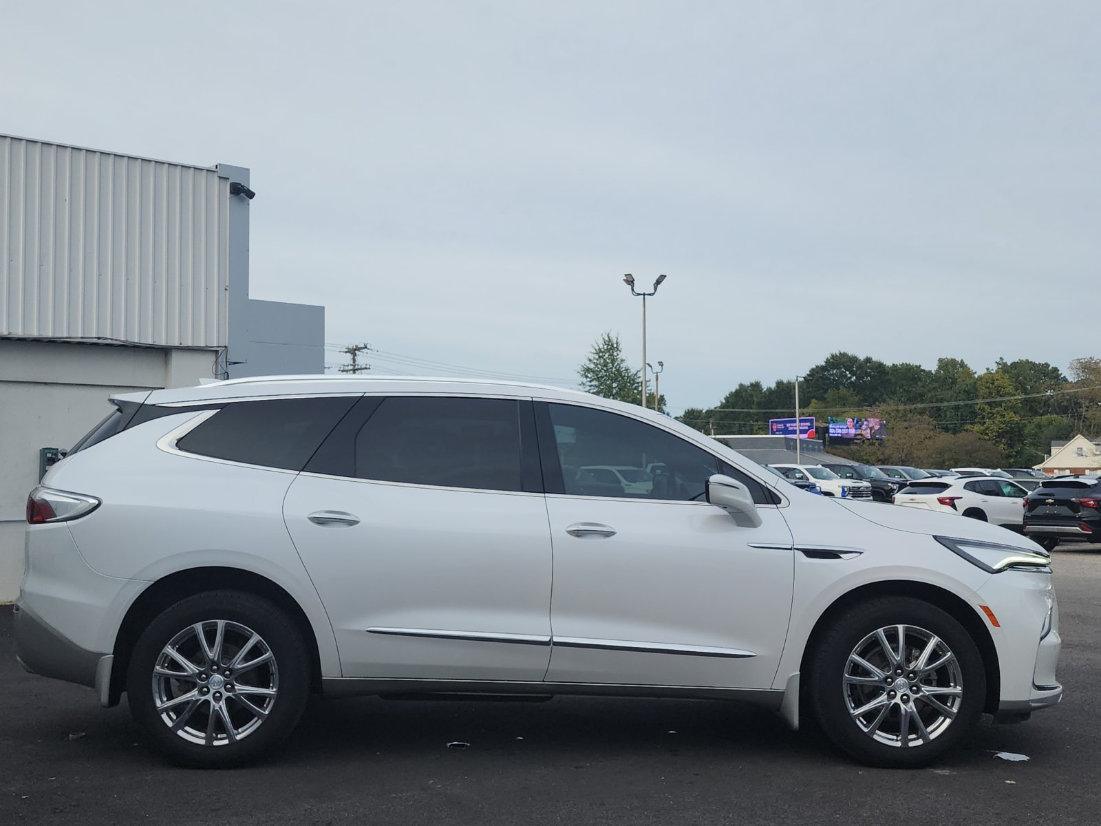 Used 2022 Buick Enclave Premium w/ Experience Buick Package AWD/4WD image 6