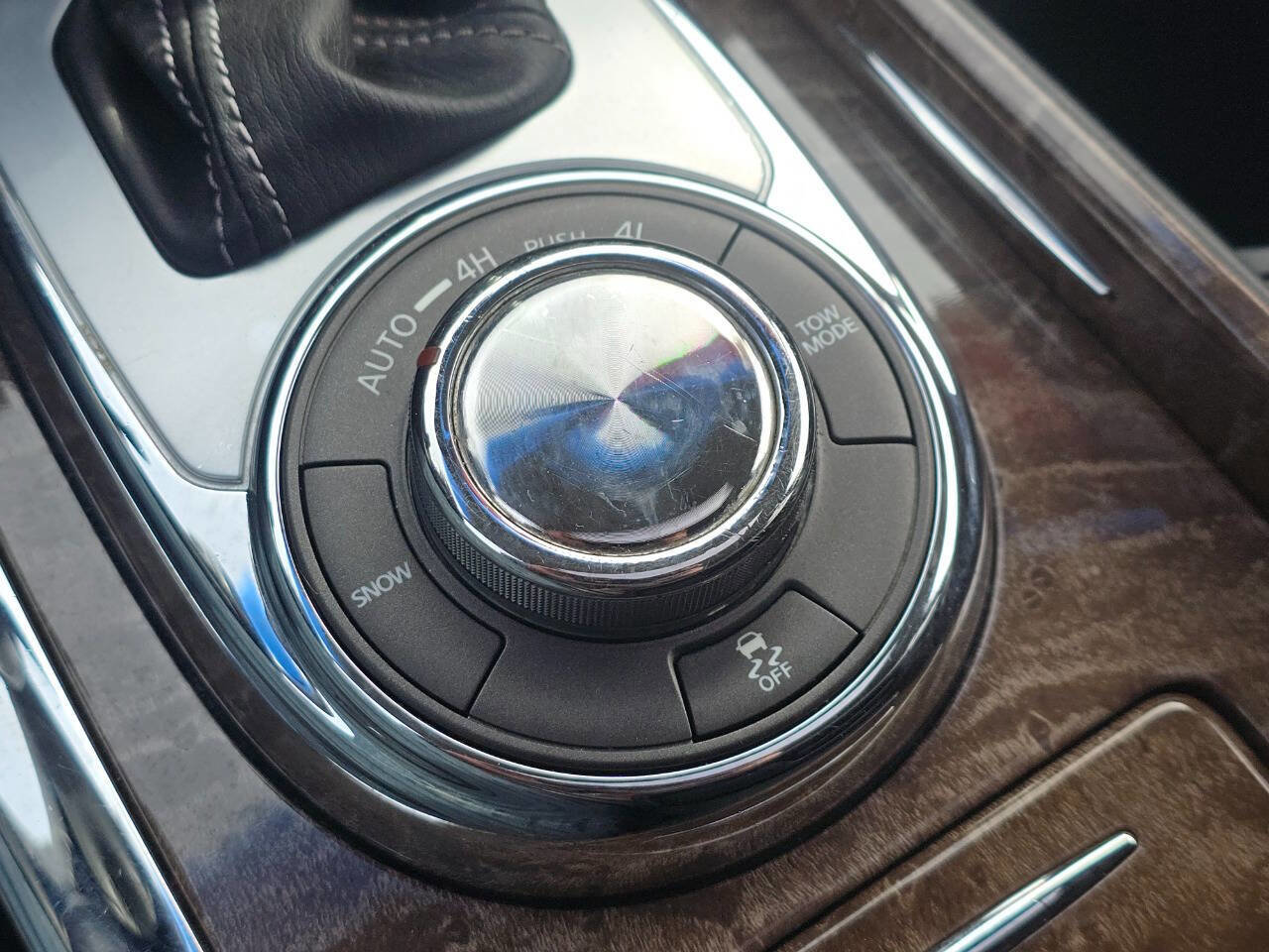 Used 2017 INFINITI QX80 4WD w/ Driver Assistance Package image 17