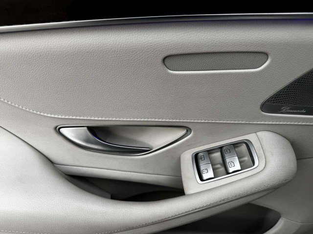 Used 2017 Mercedes-Benz S 550 Sedan image 31