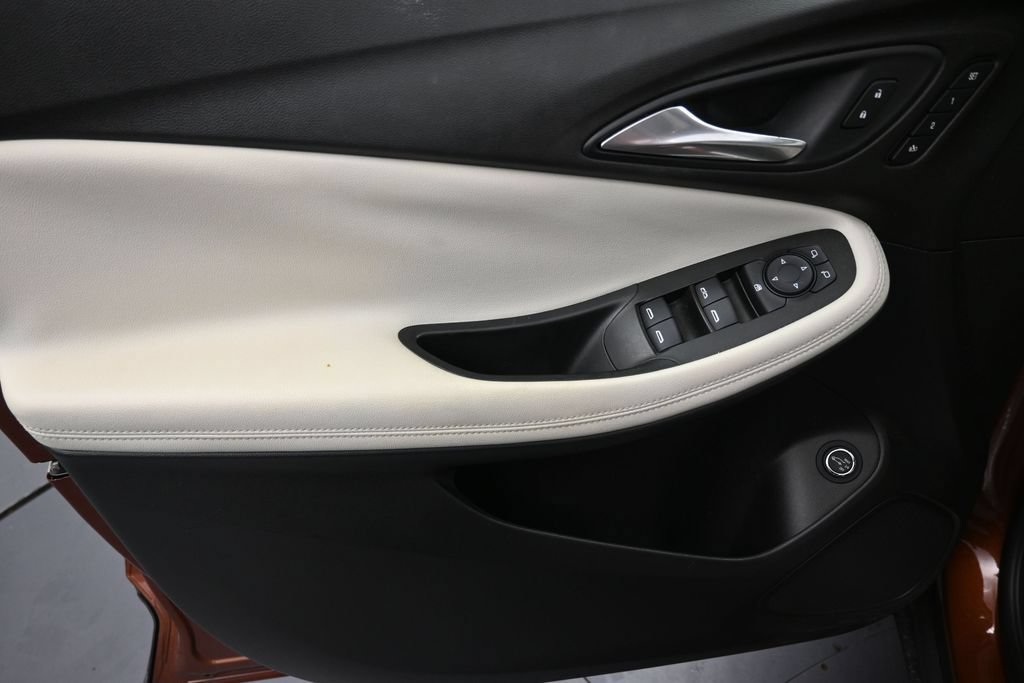 Used 2020 Buick Encore GX Essence FWD image 11