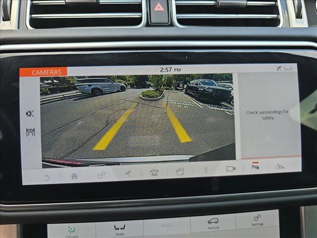 Used 2021 Land Rover Range Rover HSE image 24