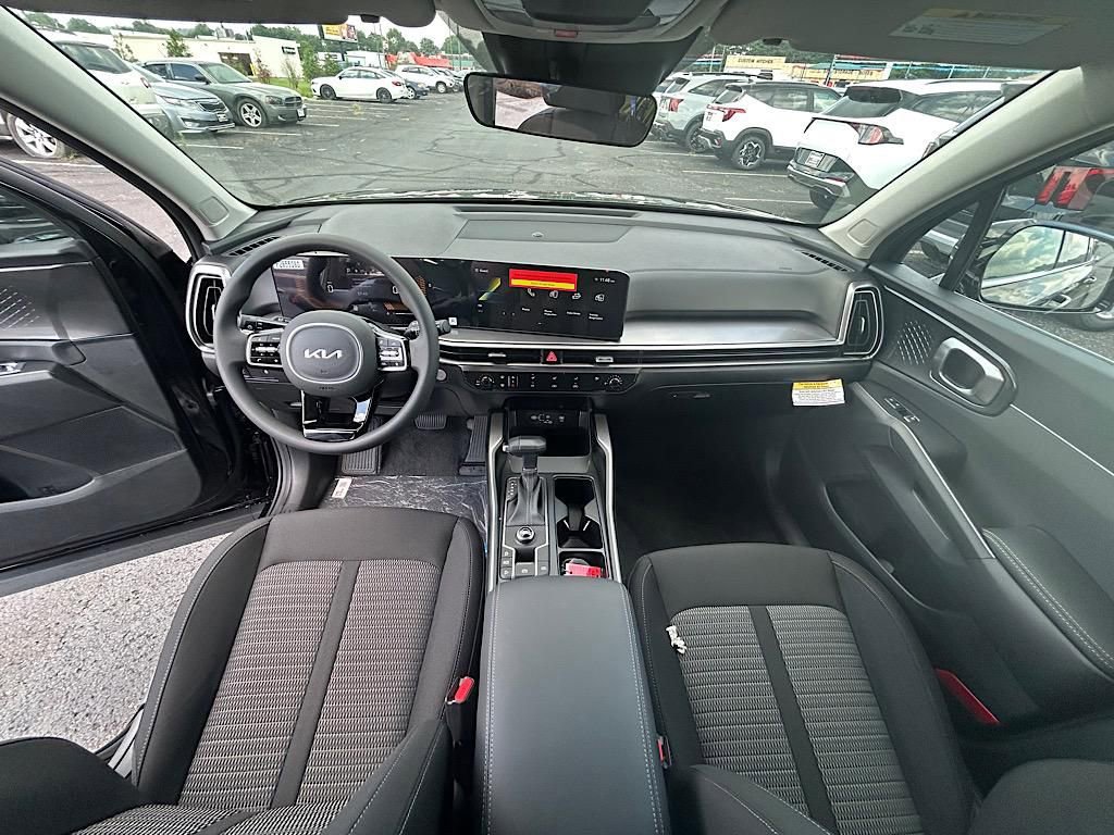 New 2025 Kia Sorento LX image 22