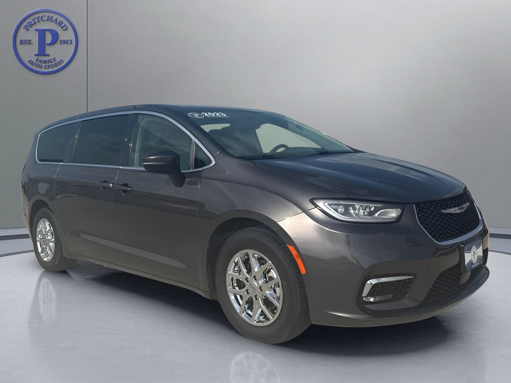 Used 2023 Chrysler Pacifica Touring-L FWD video 1