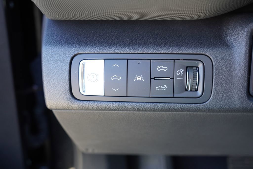 Certified 2025 Chevrolet Silverado EV RST AWD/4WD image 26