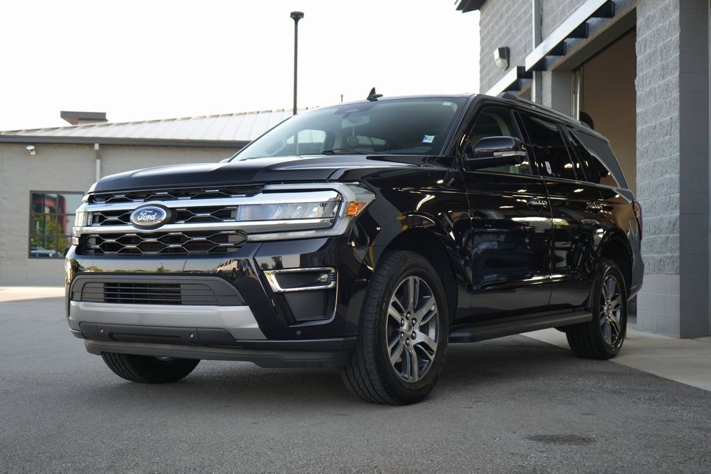 Used 2024 Ford Expedition Limited image 3