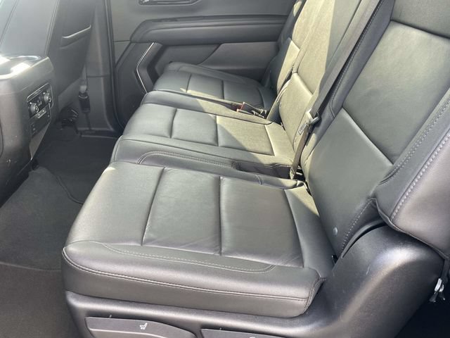 Used 2025 Chevrolet Suburban LT RWD image 12
