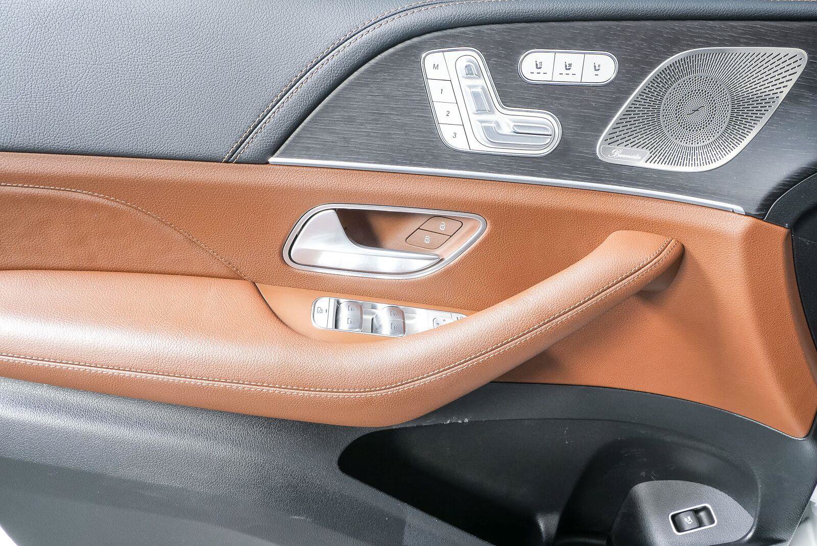 Used 2024 Mercedes-Benz GLS 580 4MATIC image 7