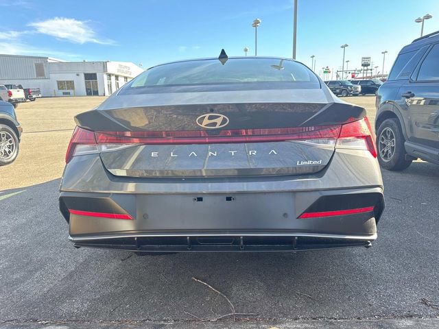 Used 2024 Hyundai Elantra Limited image 5