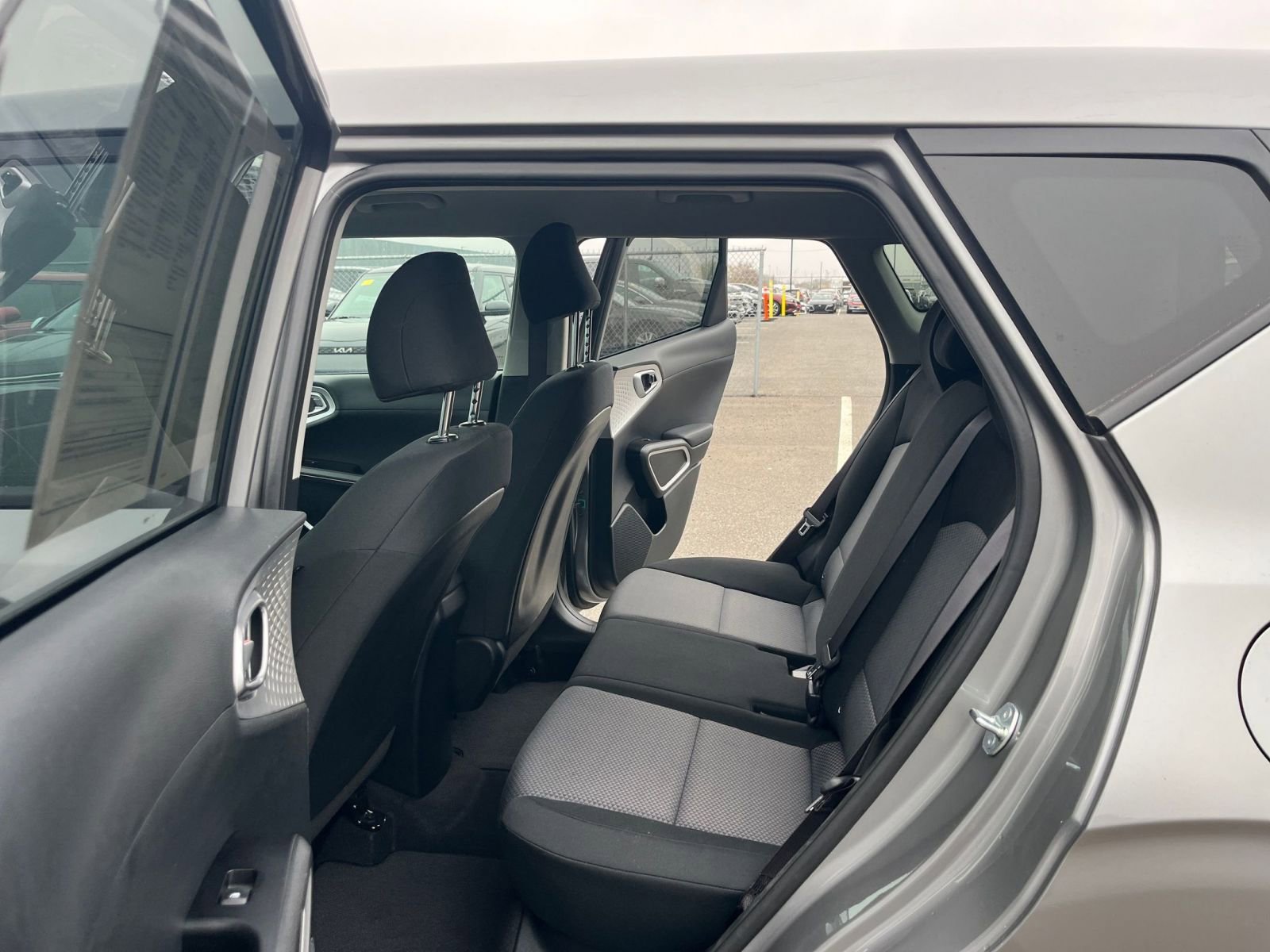 Used 2025 Kia Soul LX w/ LX Technology Package FWD image 23