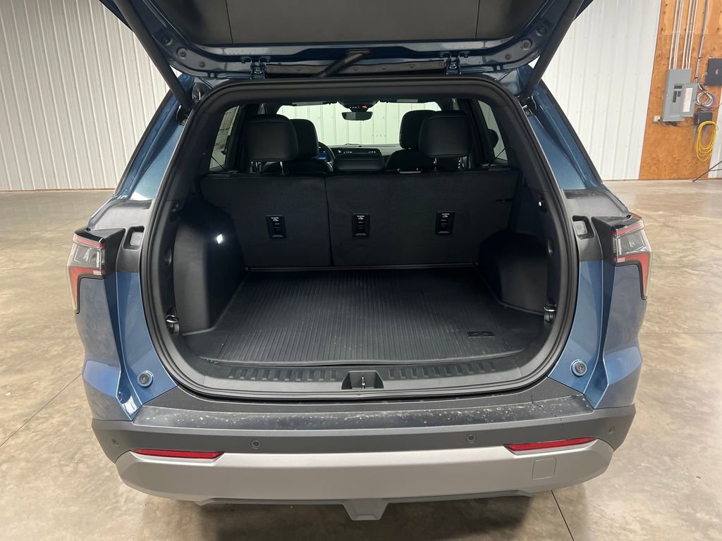 New 2026 Chevrolet Equinox LT w/ Convenience Package II AWD/4WD image 11