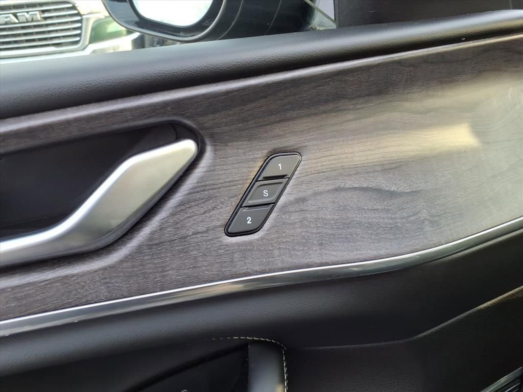 Certified 2023 Jeep Grand Cherokee Overland image 7