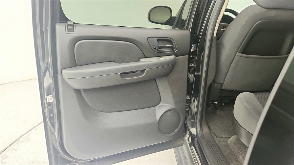 Used 2009 Chevrolet Suburban LS image 25