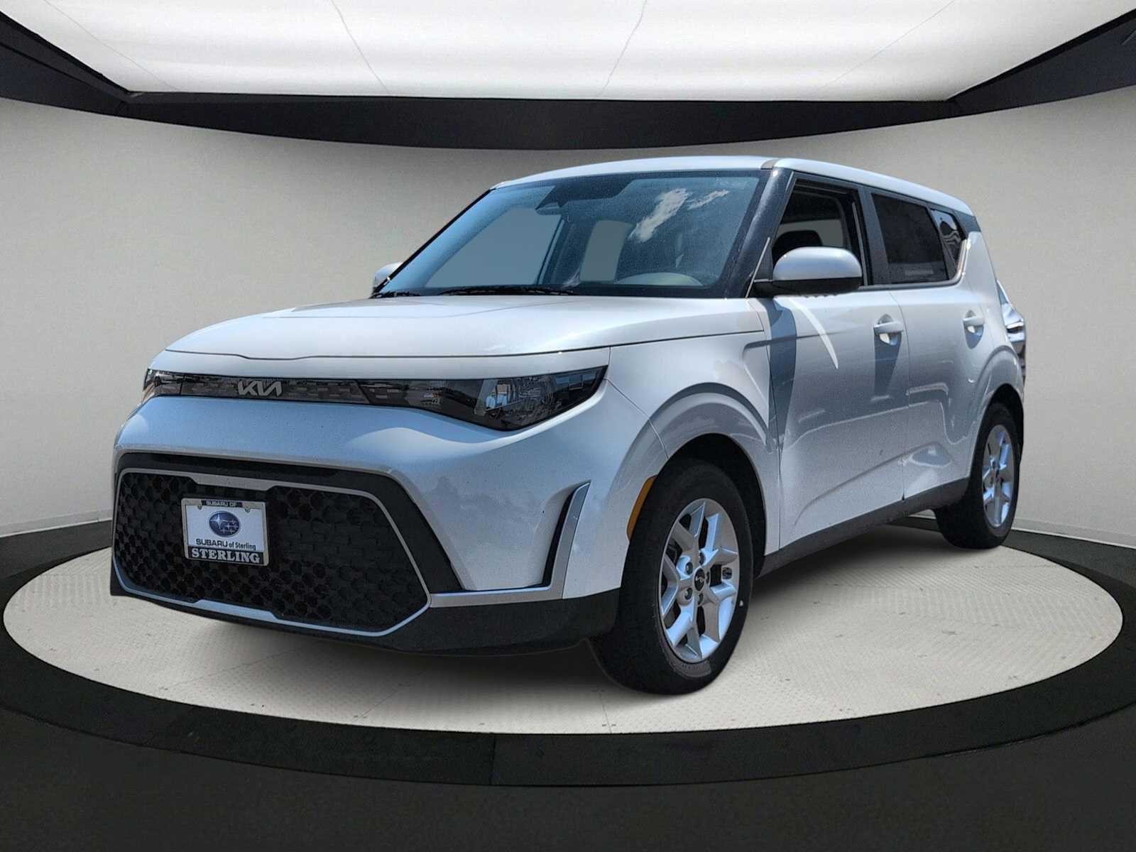 Used 2025 Kia Soul LX w/ LX Technology Package FWD image 4