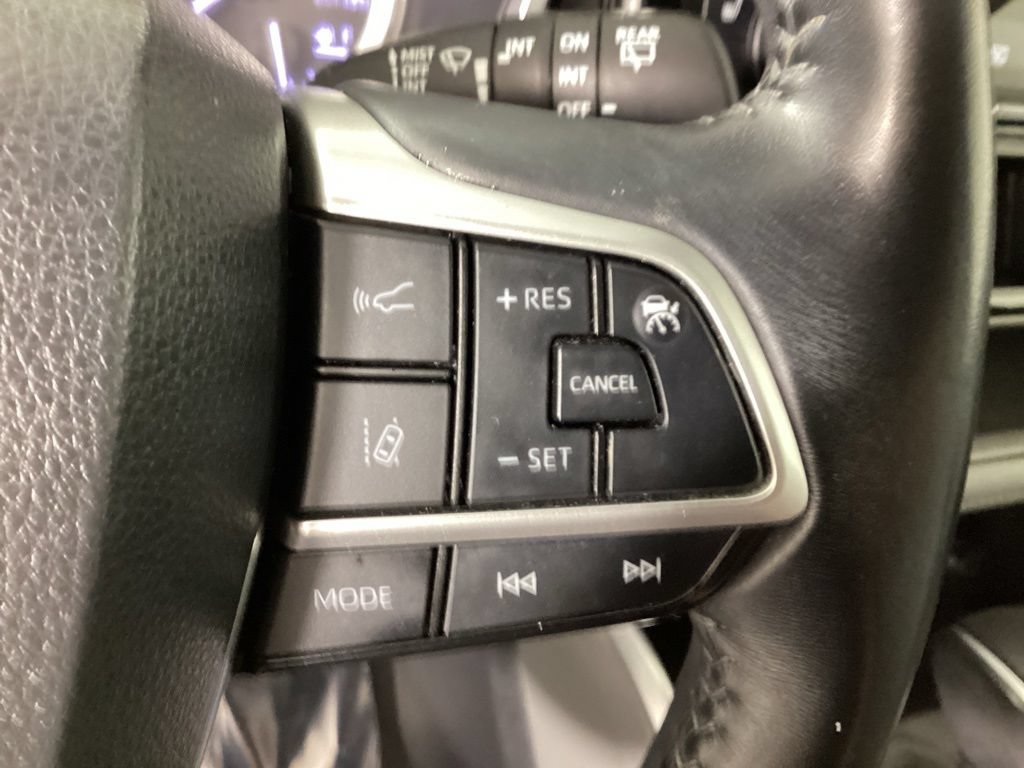Used 2022 Toyota Highlander XLE AWD/4WD image 21