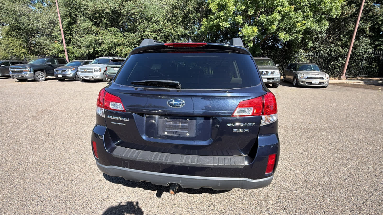Used 2012 Subaru Outback 3.6R Limited w/ Moonroof Pkg AWD/4WD image 6