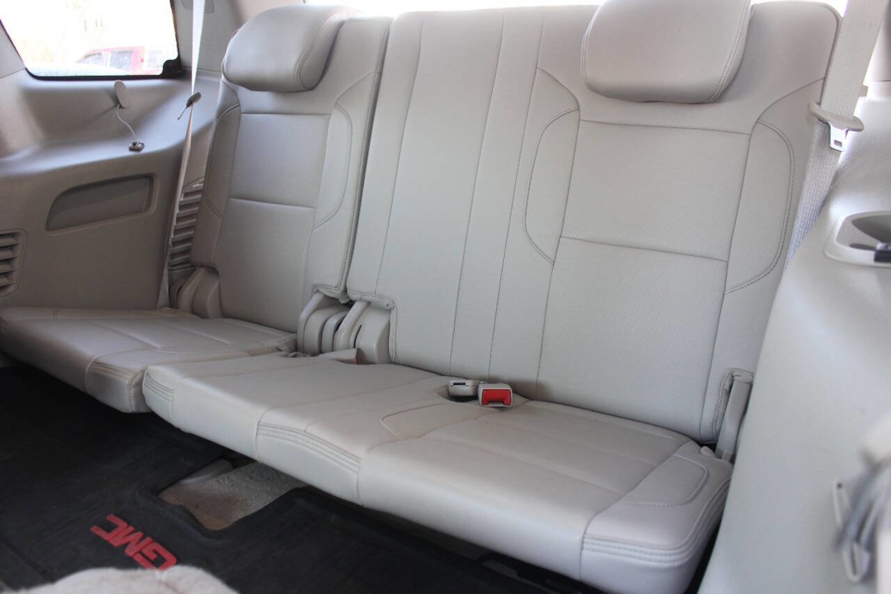 Used 2015 GMC Yukon Denali w/ Touring Package AWD/4WD image 15