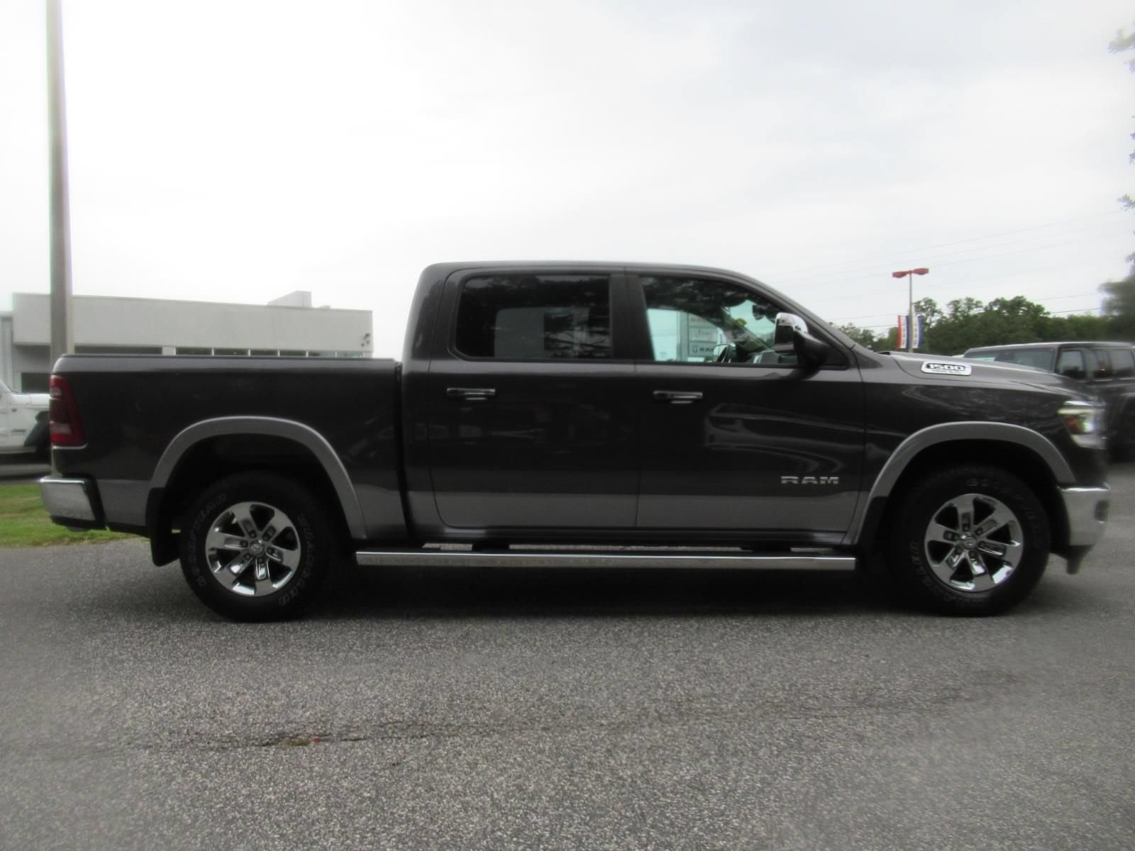 Used 2019 RAM 1500 Laramie AWD/4WD image 2