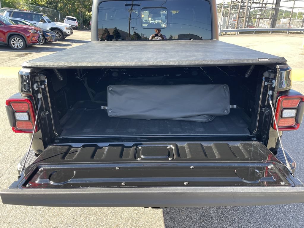 Certified 2025 Jeep Gladiator Mojave w/ Convenience Group AWD/4WD image 13