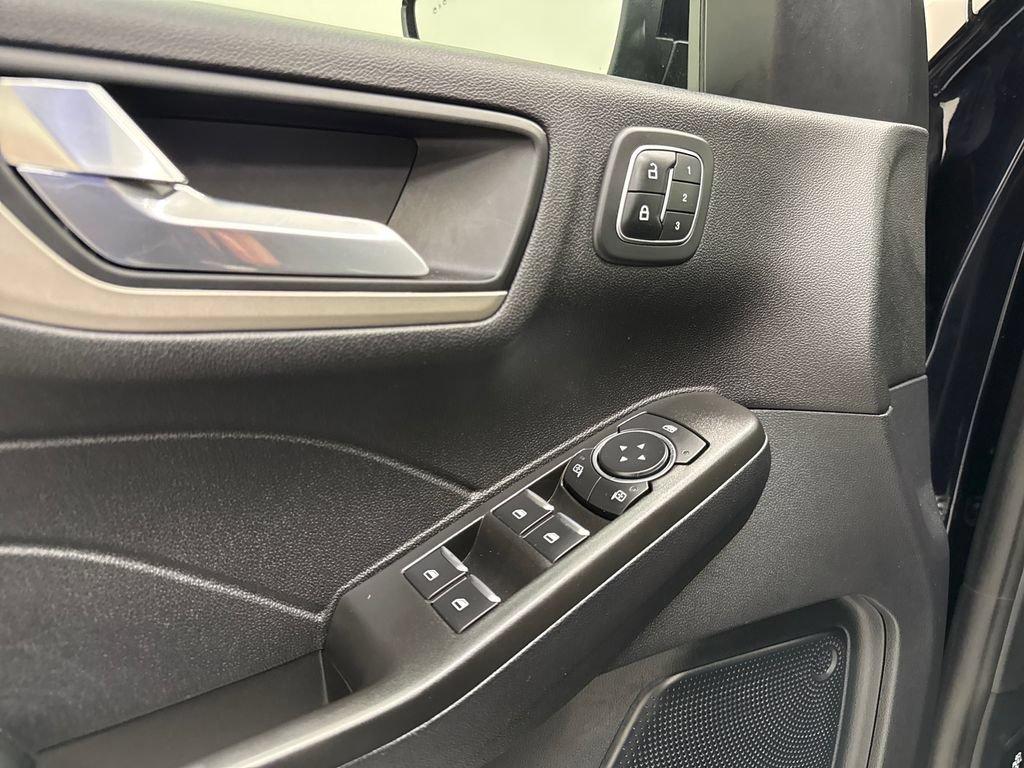 Used 2021 Ford Escape SEL w/ Technology Package FWD image 13
