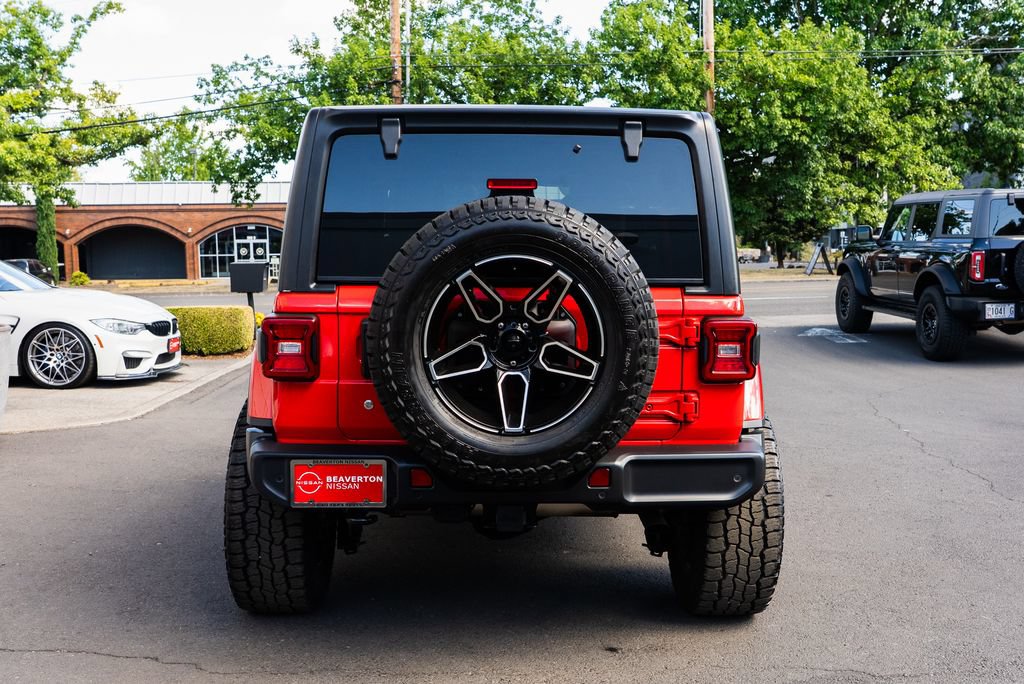 Used 2018 Jeep Wrangler Unlimited Sahara AWD/4WD image 5