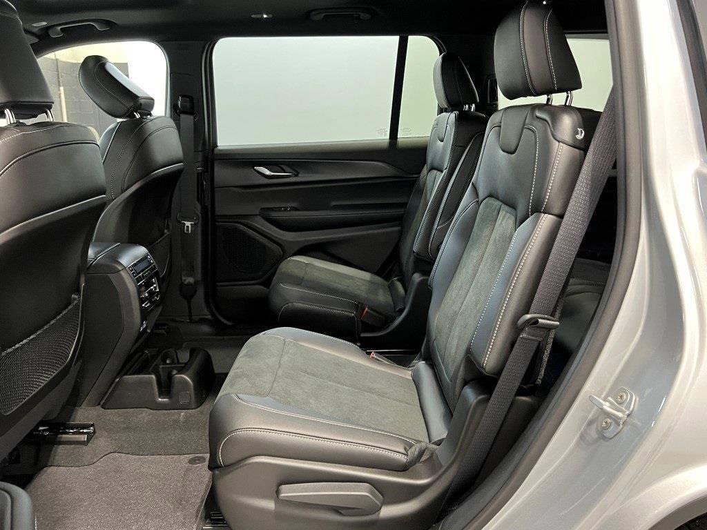New 2025 Jeep Grand Cherokee L Altitude image 11