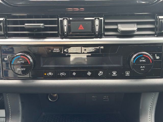 Used 2023 Nissan Pathfinder SV w/ SV Premium Package image 31